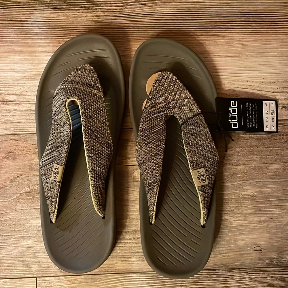 Men's Hey Dude thong sandals size 13M
